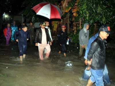 Dikepung Banjir, Bupati Kerimun Tinjau Sejumlah Kecamatan